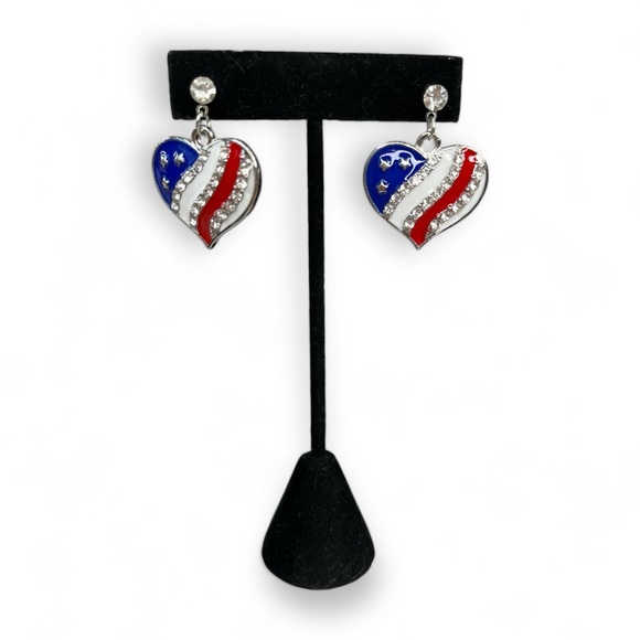 Americana USA ๐บ๐ธ Heart Dangle Earrings silver tone NWOT - Picture 3 of 3